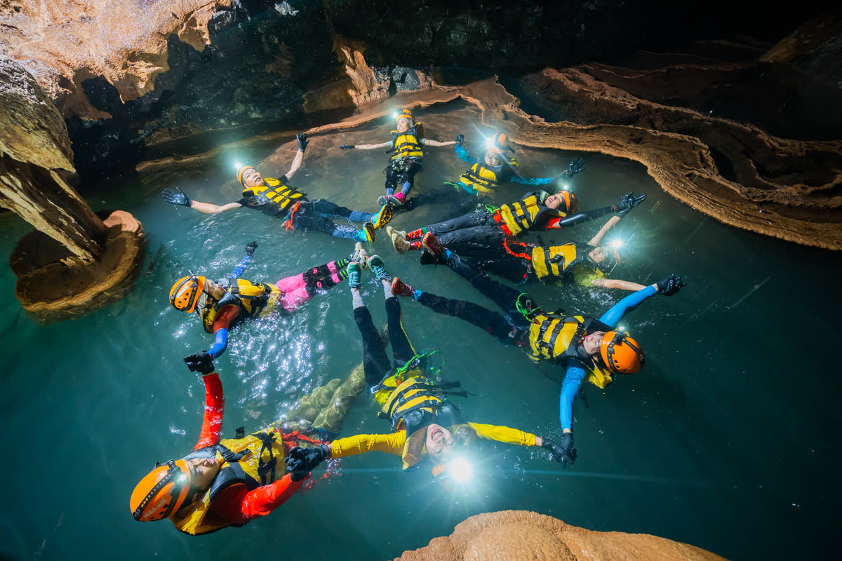 Trekking Hung Thoòng 3N2Đ: zipline, đu dây, bơi trong hang