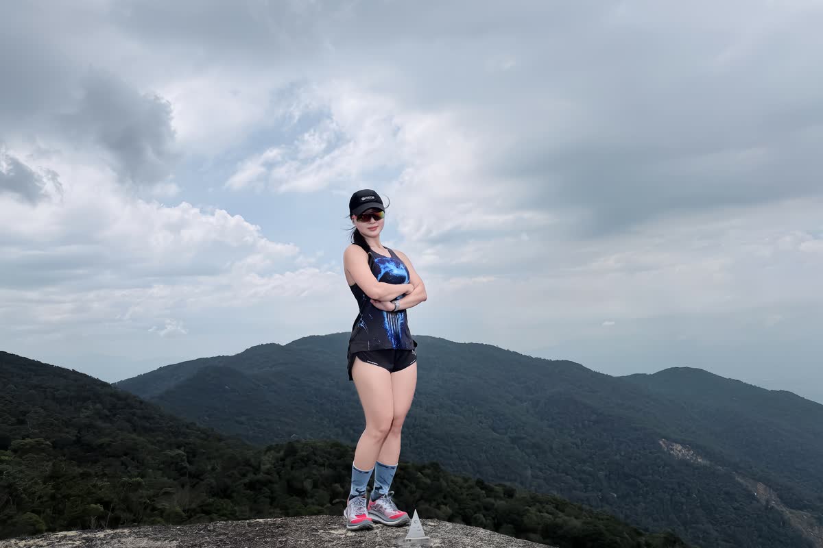 Trekking Tây Lầu 1.350m và Đá Mẹ Không Đầu trong một ngày