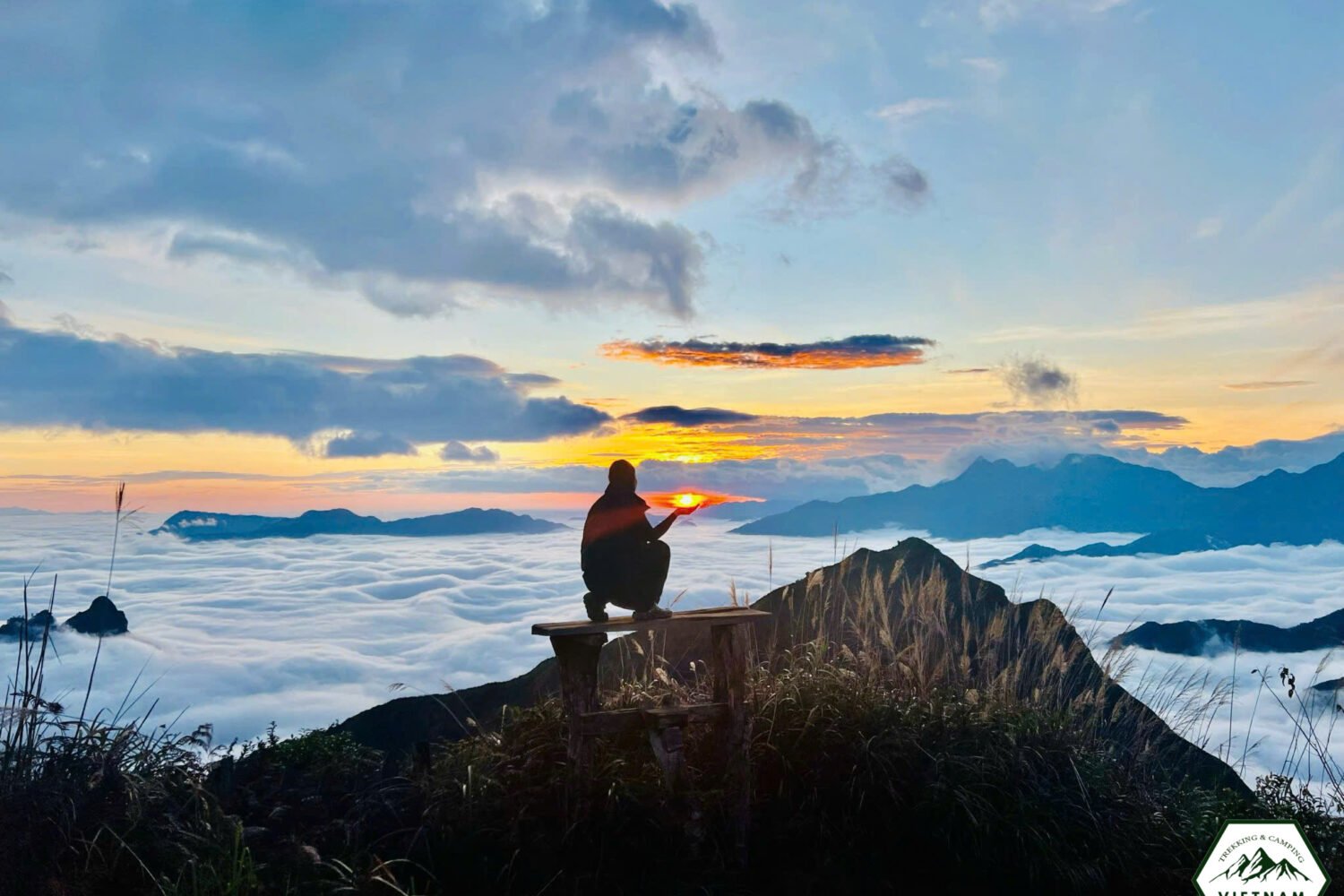 Thời điểm lý tưởng để trekking ở Bạch Mộc Lương Tử là từ tháng 9 đến tháng 4 năm sau, khi thời tiết mát mẻ, ít mưa. Vào mùa Đông (tháng 12 đến tháng 1), Bạch Mộc Lương Tử không chỉ "chìm" trong mây mà còn có "đặc sản" băng tuyết. Ảnh: Lâm Hoàng Tiến.