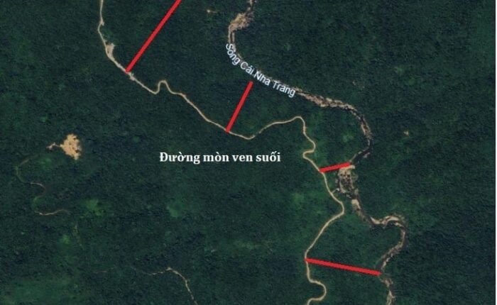 Đường mòn ven suối
