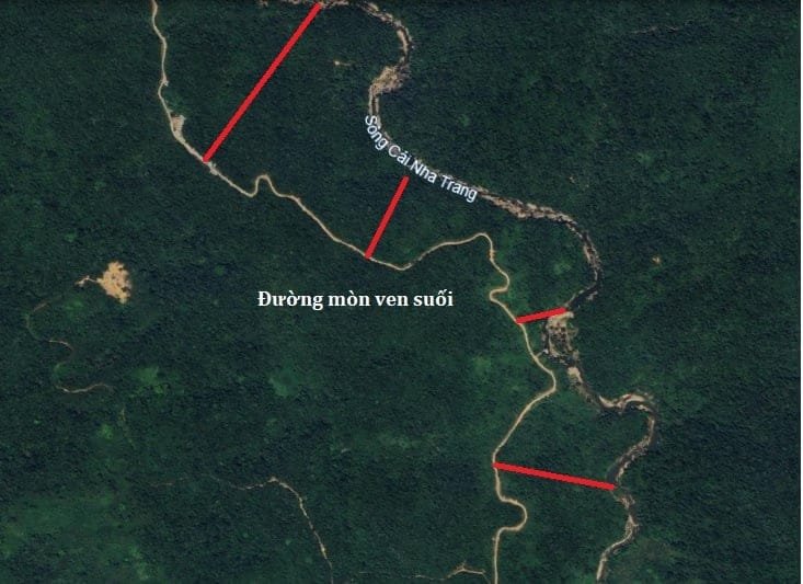 Đường mòn ven suối