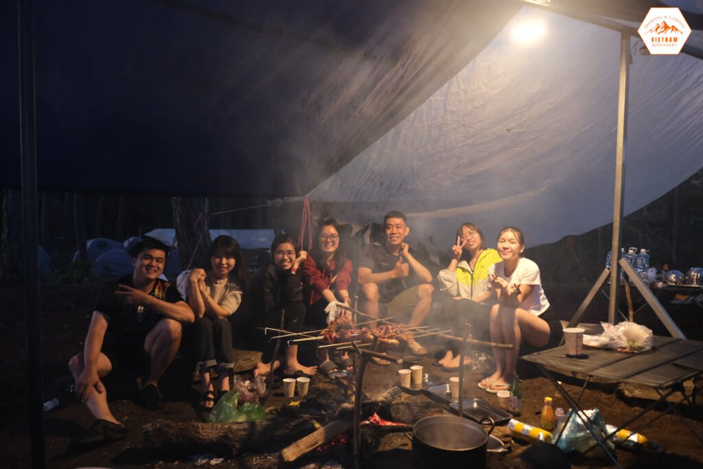 Quay quần bên bếp lửa hành trình chinh phục Bidoup đỉnh
