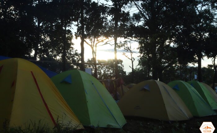 Điểm hạ trại lúc hoàng hôn buông xuống