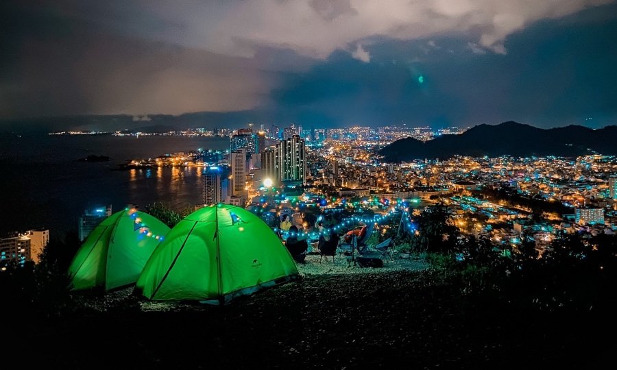 Một đêm cắm trại cực chiil ngắm thành phố tại Cô Tiên