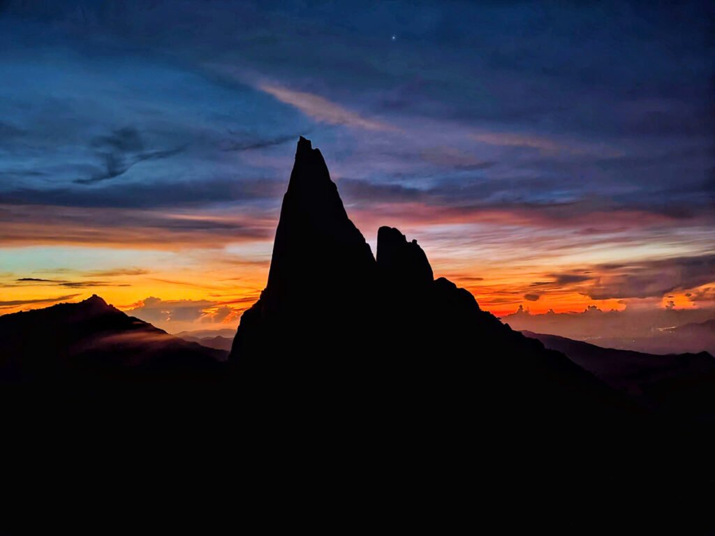 Sự thơ mộng và hùng vĩ đỉnh Mẹ Chư Mư