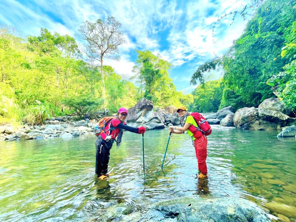 Dòng suối nhỏ giữa Tà Giang 